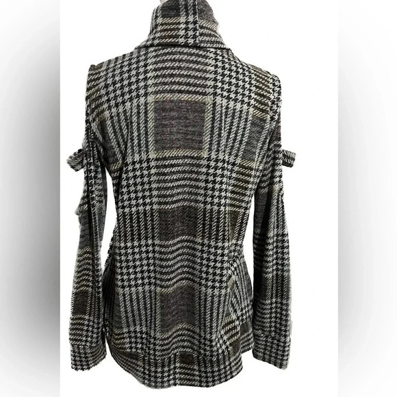 143 Story plaid turtleneck cold shoulder long sleeve top small - Picture 4 of 7